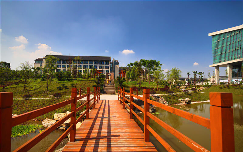 重庆工程职业技术学院