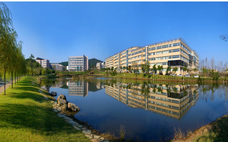 大连外国语大学