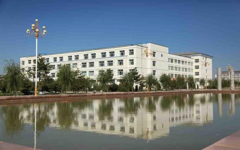 乌兰察布医学高等专科学校