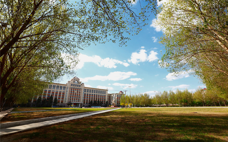 哈尔滨金融学院