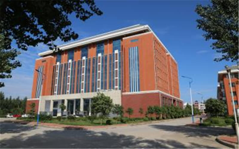 鹤壁能源化工职业学院