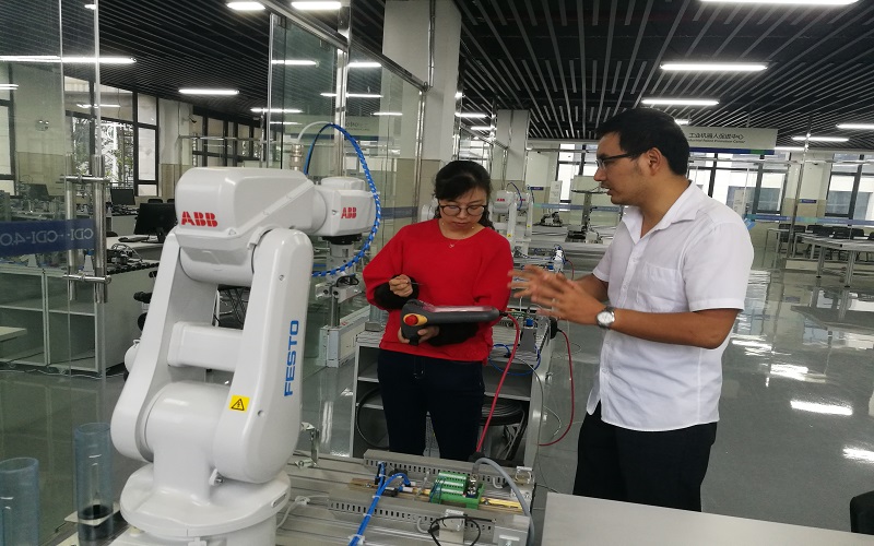 贵州电子科技职业学院