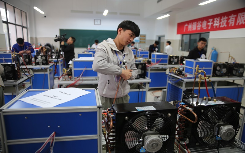 贵州电子科技职业学院