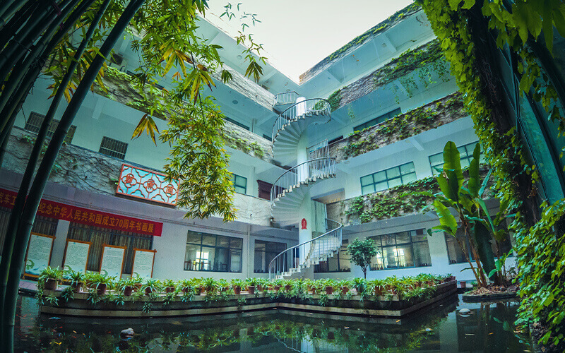 湖北汽车工业学院