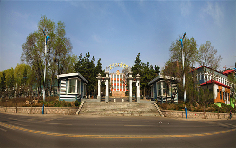 黑龙江工业学院