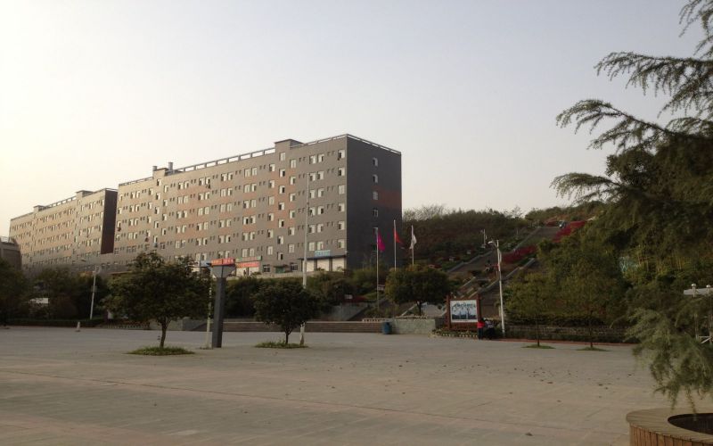 四川文化艺术学院