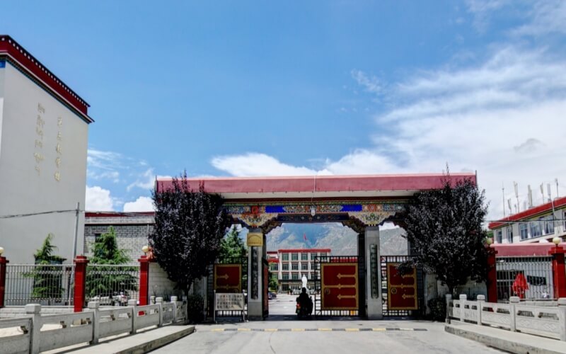 西藏藏医药大学