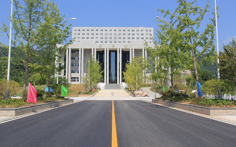 巴中职业技术学院