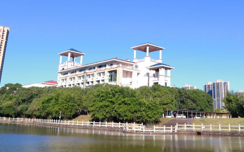 南昌应用技术师范学院