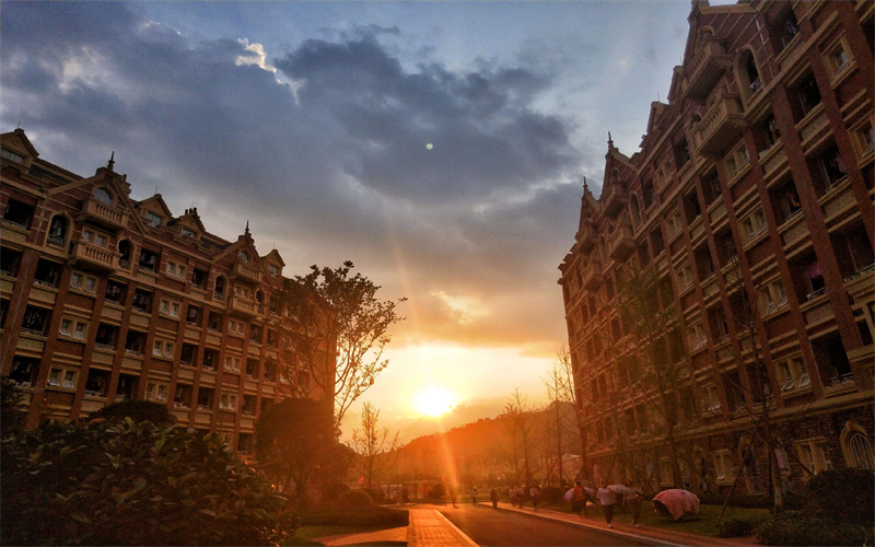 贵州黔南科技学院