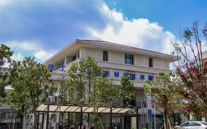 贵州电子科技职业学院