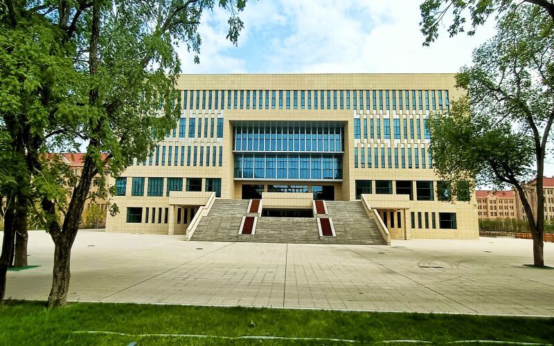 扎兰屯职业学院