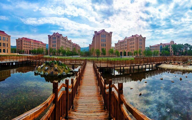 扎兰屯职业学院