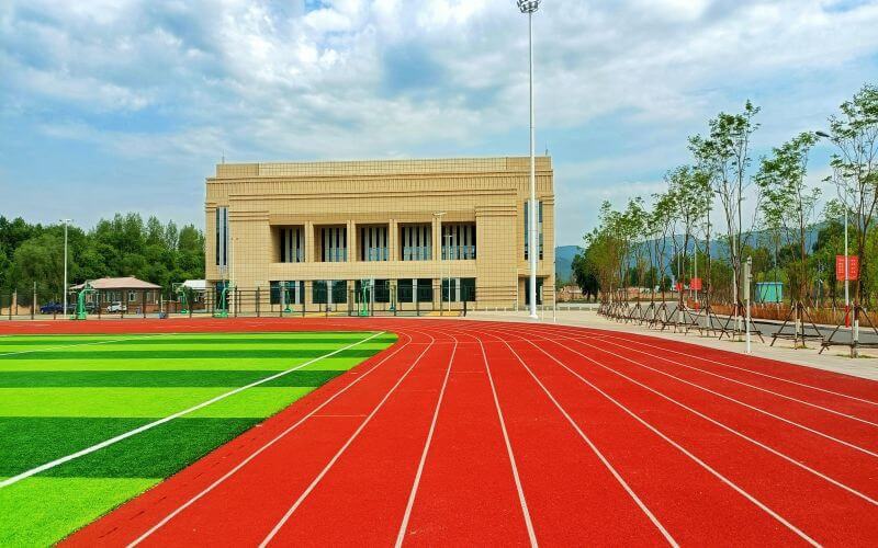 扎兰屯职业学院