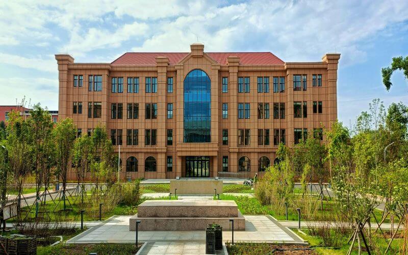 扎兰屯职业学院