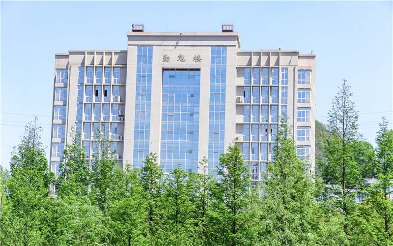 六盘水师范学院