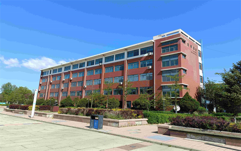 秦皇岛工业职业技术学院