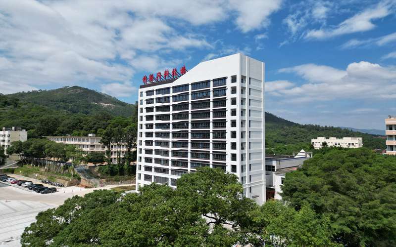 福建技术师范学院