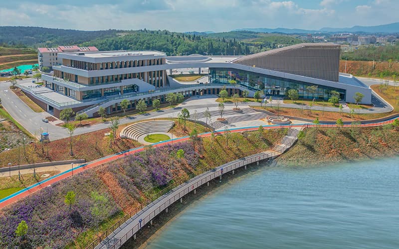 曲靖医学高等专科学校