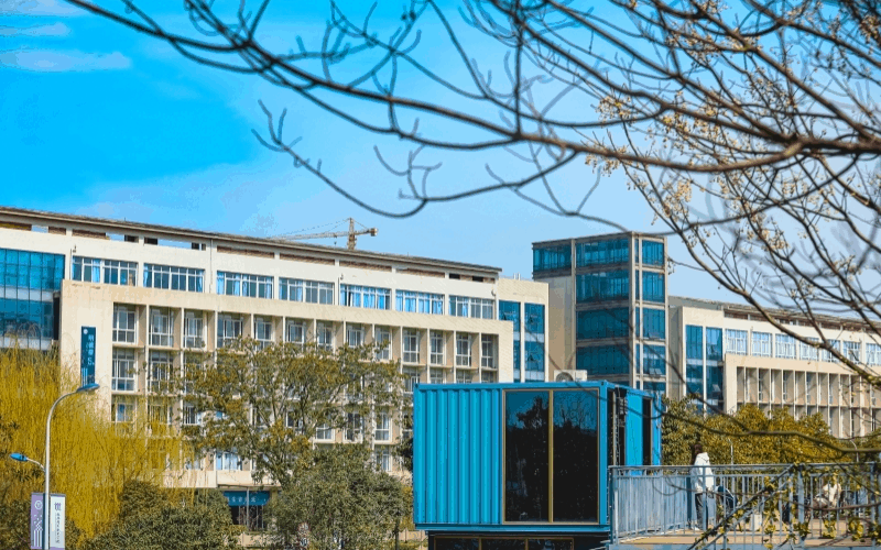 德阳科贸职业学院