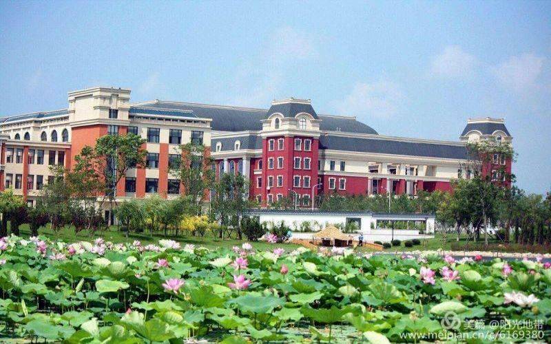 大连工业大学艺术与信息工程学院