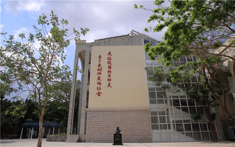 三亚理工职业学院