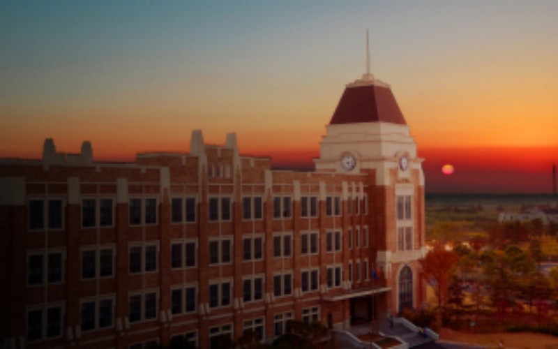 上海外国语大学贤达经济人文学院