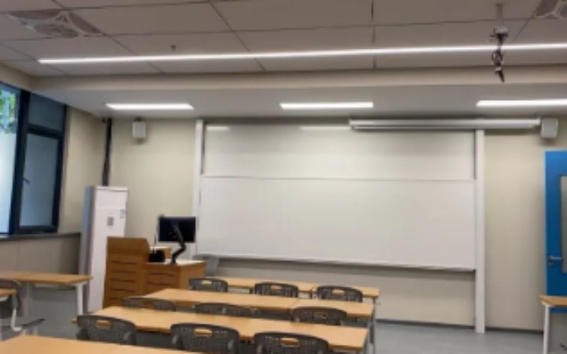 上海外国语大学贤达经济人文学院