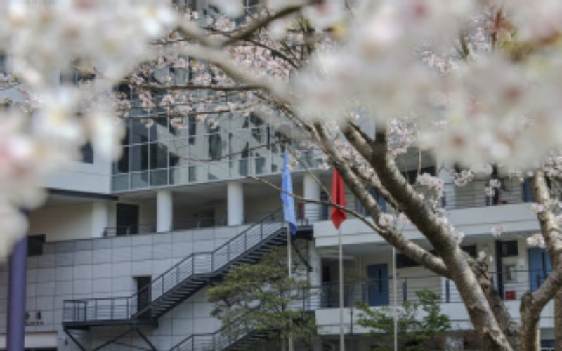 上海外国语大学贤达经济人文学院