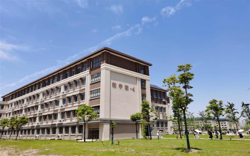 荆州学院