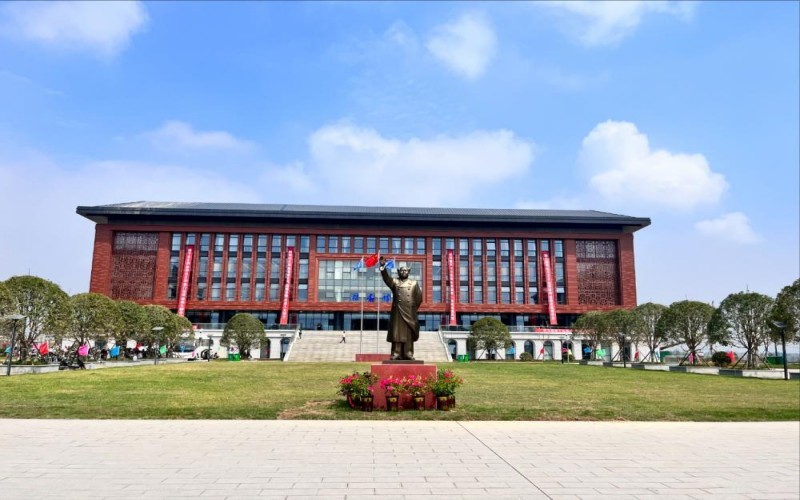 岳阳现代服务职业学院