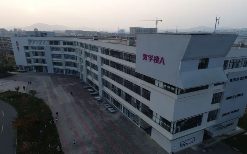 四川文化艺术学院