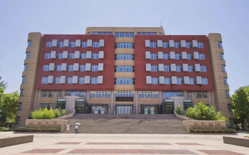 首都经济贸易大学