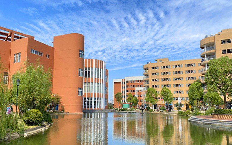 南昌影视传播职业学院