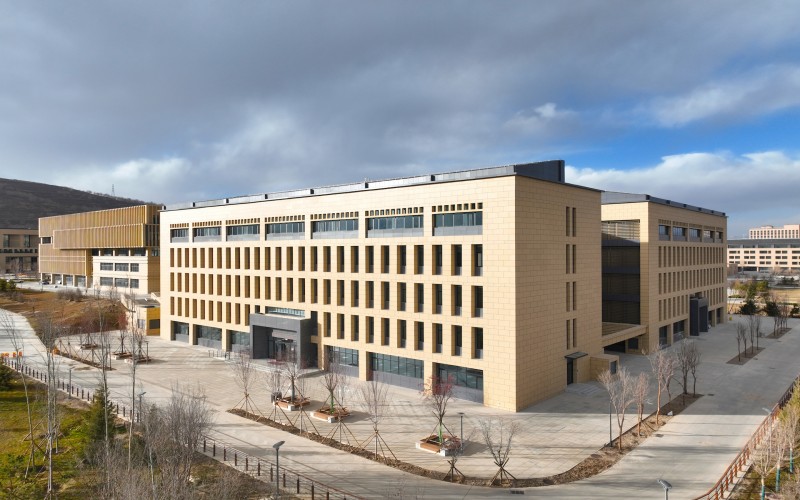 青海理工学院